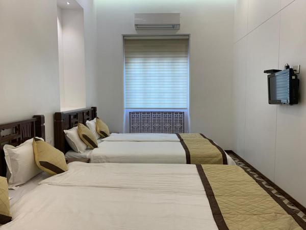 Carlton Hotel Mumbai - Behind Taj Mahal Palace Colaba Mumbai : photo 1 de la chambre chambre quadruple supérieure avec climatisation et salle de bains commune