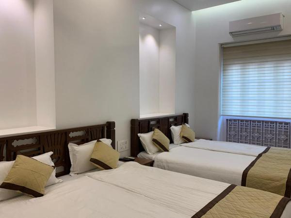 Carlton Hotel Mumbai - Behind Taj Mahal Palace Colaba Mumbai : photo 3 de la chambre chambre quadruple supérieure avec climatisation et salle de bains commune