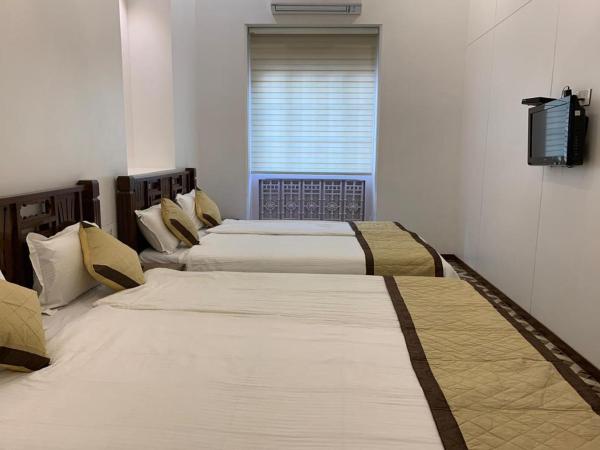 Carlton Hotel Mumbai - Behind Taj Mahal Palace Colaba Mumbai : photo 5 de la chambre chambre quadruple supérieure avec climatisation et salle de bains commune