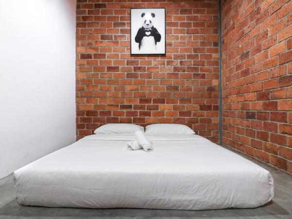 UrbanStay Industrial : photo 3 de la chambre chambre lit queen-size deluxe