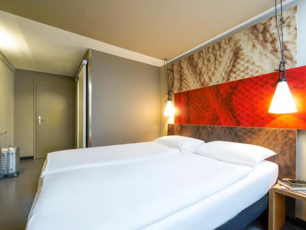 ibis Zürich City West : photo 3 de la chambre chambre lits jumeaux standard