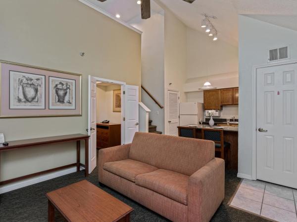 Chase Suite Hotel Rocky Point Tampa : photo 1 de la chambre suite 2 chambres avec lit king-size