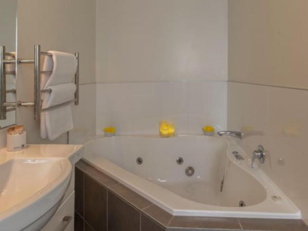 Airport Palms Motel : photo 2 de la chambre studio king avec bain à remous