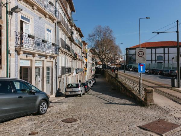 Happy Porto Hostel & Apartments : photo 6 de la chambre lit dans dortoir pour femmes de 8 lits avec salle de bains privative
