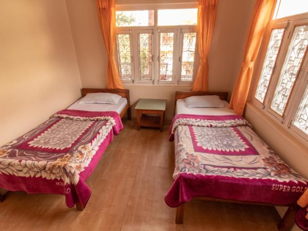 New Tourist Guest House : photo 1 de la chambre chambre lits jumeaux Économique