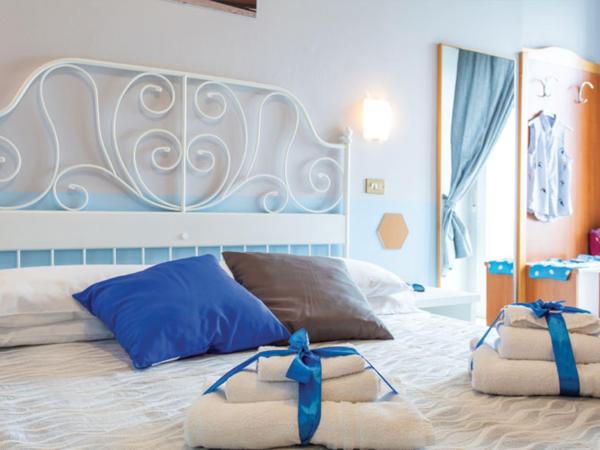 Hotel Tritone Rimini : photo 4 de la chambre petite chambre double