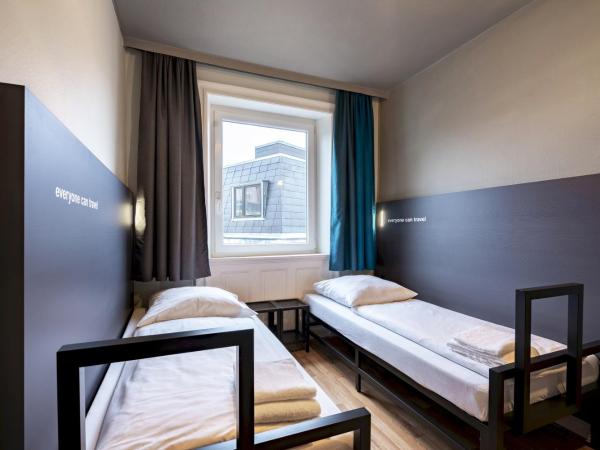 a&o Hamburg Reeperbahn : photo 2 de la chambre chambre lits jumeaux