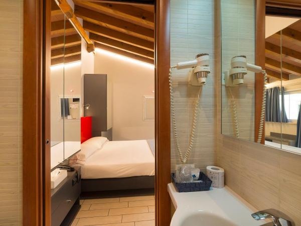 Hotel Fontana Verona : photo 4 de la chambre chambre double - annexe