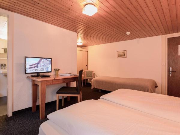 Jungfrau Lodge, Swiss Mountain Hotel : photo 4 de la chambre chambre triple avec salle de bains privative sans vue