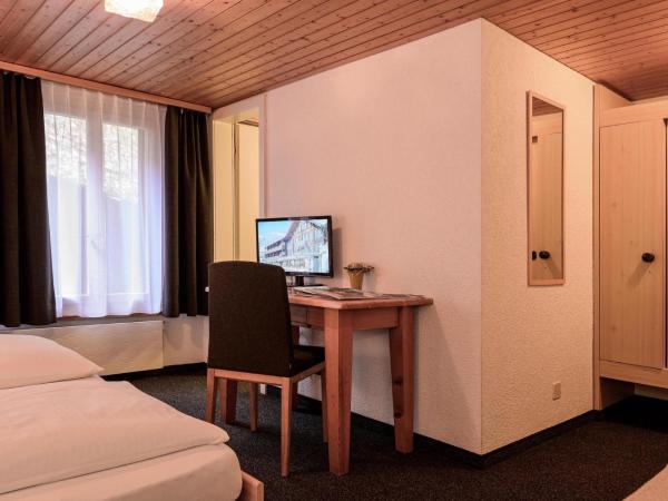Jungfrau Lodge, Swiss Mountain Hotel : photo 6 de la chambre chambre triple avec salle de bains privative sans vue