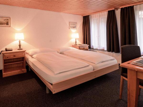 Jungfrau Lodge, Swiss Mountain Hotel : photo 5 de la chambre chambre triple avec salle de bains privative sans vue