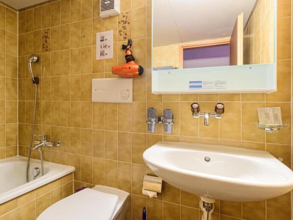Jungfrau Lodge, Swiss Mountain Hotel : photo 8 de la chambre chambre quadruple avec salle de bains privative