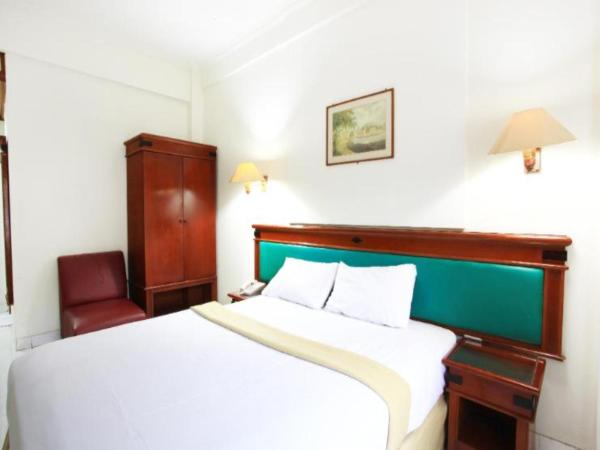 Puri Jaya Hotel : photo 4 de la chambre chambre double ou lits jumeaux standard