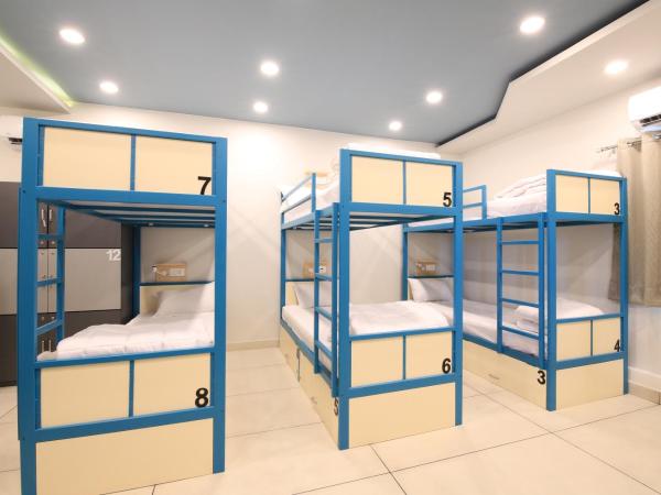 Blue Beds Hostel : photo 6 de la chambre bed in a/c mixed dorm with balcony & ensuite 2 bathrooms