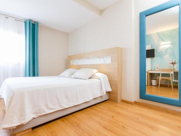 Hotel Castilla Alicante : photo 3 de la chambre chambre double de luxe avec terrasse