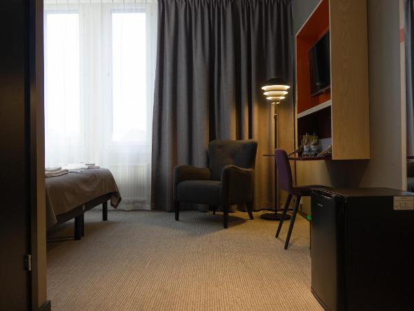 First Hotel Central : photo 1 de la chambre chambre double deluxe pour personnes à mobilité réduite