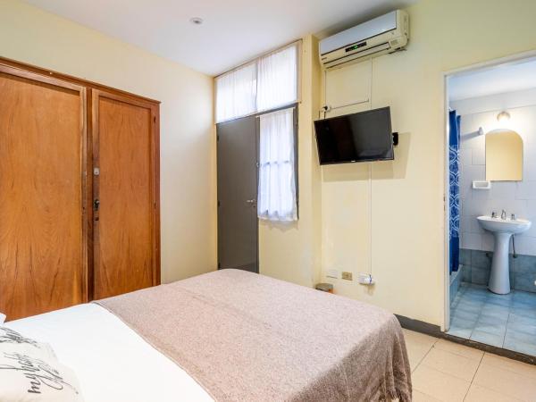 Granados Hostel : photo 6 de la chambre chambre double avec salle de bains privative