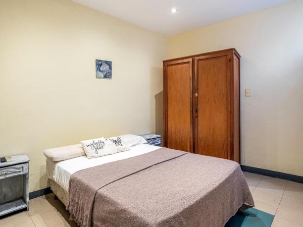 Granados Hostel : photo 4 de la chambre chambre double avec salle de bains privative