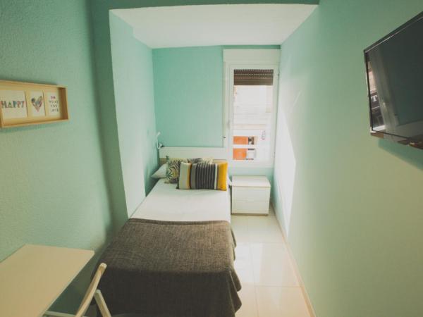 Old Town Alicante : photo 1 de la chambre chambre simple avec toilettes et douche communes