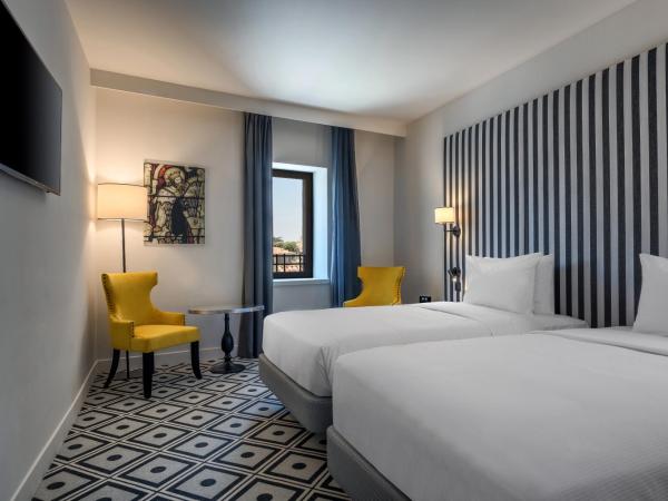 Hotel du Roi & Spa by SOWELL COLLECTION : photo 1 de la chambre chambre lits jumeaux standard