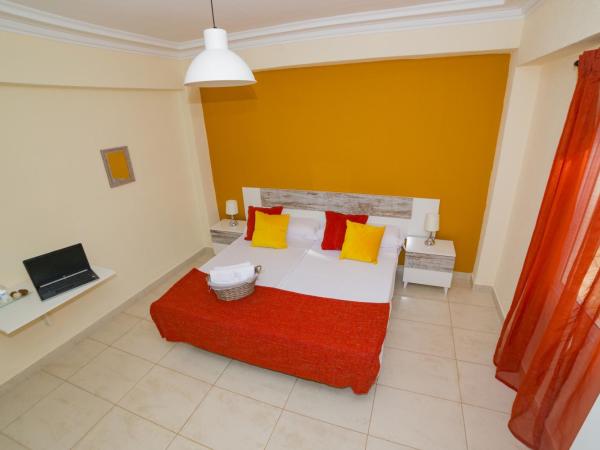 Old Town Alicante : photo 1 de la chambre chambre lits jumeaux standard avec salle de bains commune