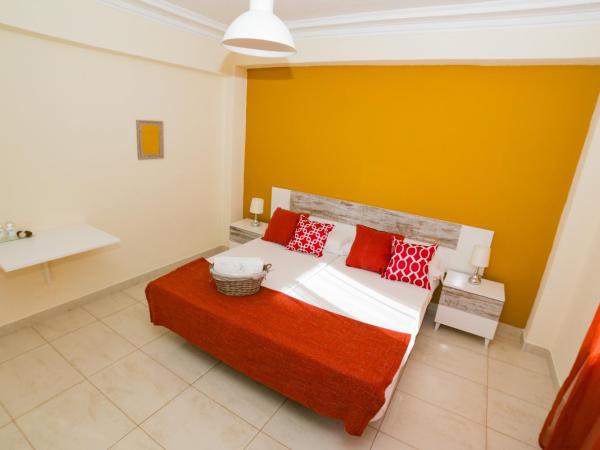 Old Town Alicante : photo 5 de la chambre chambre lits jumeaux standard avec salle de bains commune