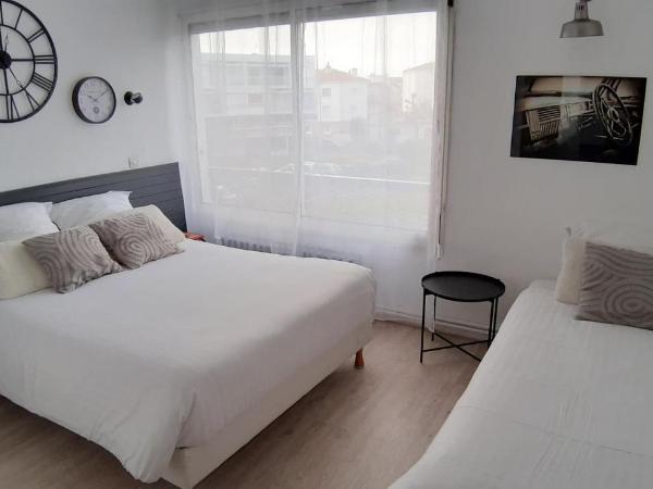 Hôtel La Croisette & Restaurant Bistrot Gantier en centre ville : photo 1 de la chambre chambre triple