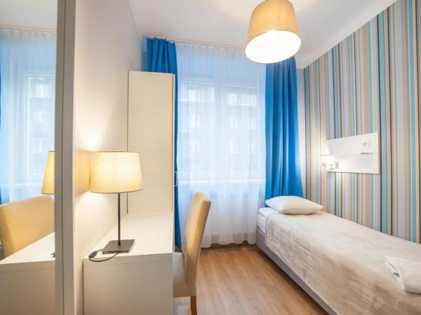 Premium Hostel : photo 2 de la chambre chambre simple de luxe avec salle de bains privative 