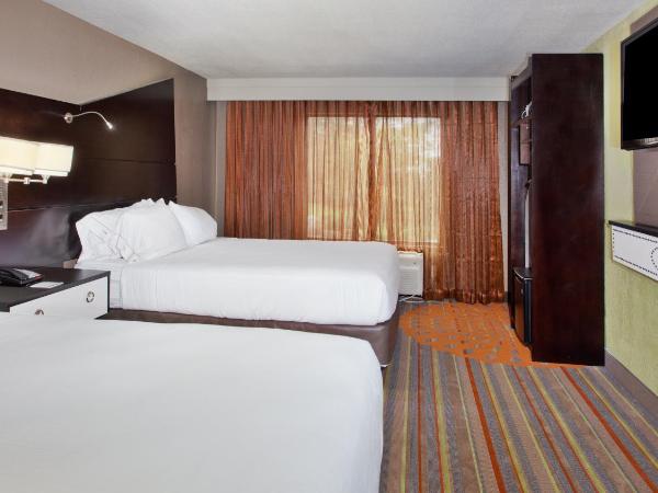 Holiday Inn Express Atlanta Galleria-Ballpark Area, an IHG Hotel : photo 8 de la chambre chambre 2 lits queen-size - accessible aux malentendants