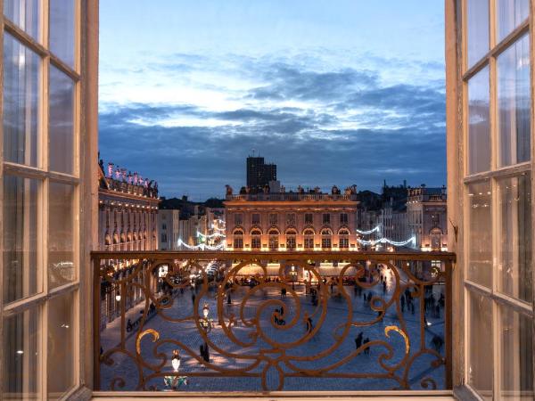 Grand Hotel De La Reine - Place Stanislas : photo 10 de la chambre chambre double royale - vue sur place stanislas