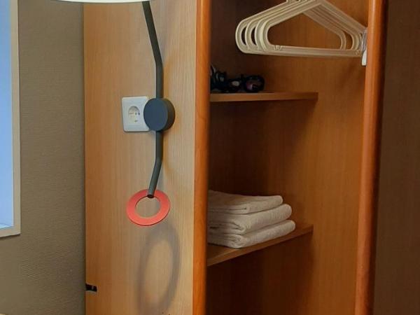 Sure Hotel by Best Western Spånga : photo 2 de la chambre standard room with one queen bed and two single beds - non-smoking