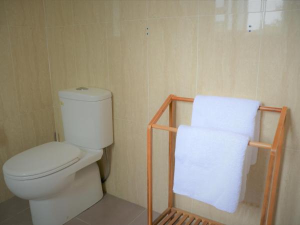 North Ryde Guesthouse : photo 3 de la chambre chambre triple avec salle de bains privative