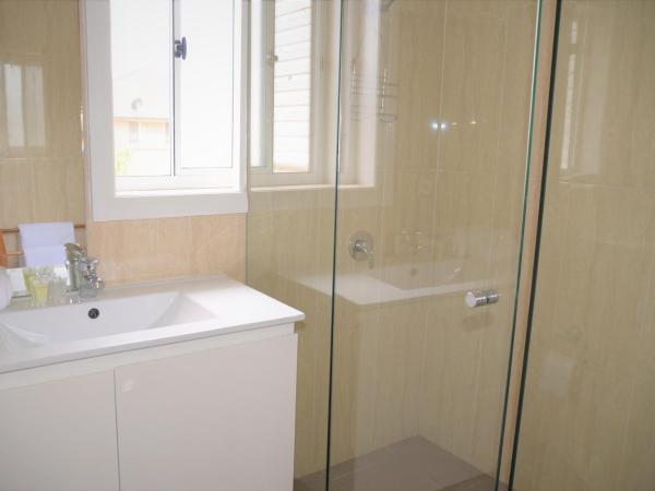 North Ryde Guesthouse : photo 5 de la chambre chambre triple avec salle de bains privative