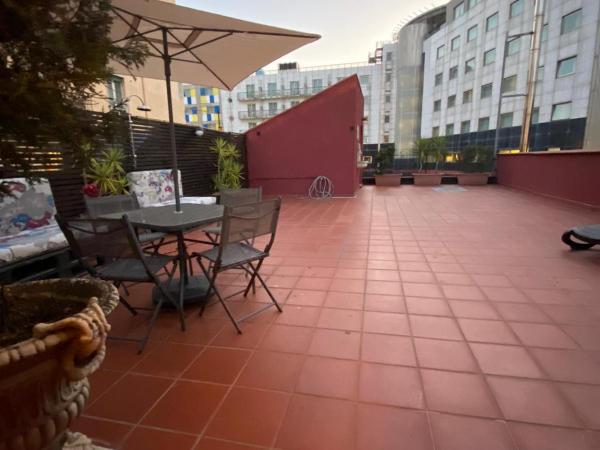B&B Mini Hotel Incity-close train station and port- : photo 9 de la chambre chambre triple avec terrasse