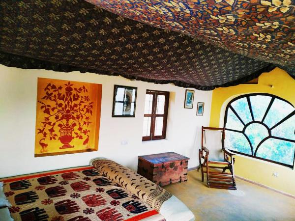 Raj Haveli- A Heritage Samode : photo 2 de la chambre chambre double - vue sur montagne