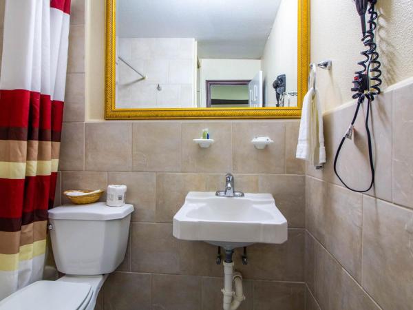 Rodeway Inn & Suites Houston near Medical Center : photo 4 de la chambre suite lit king-size – non-fumeurs