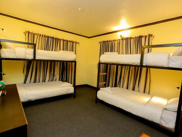 Pokhara Backpackers Hostel : photo 2 de la chambre lit dans dortoir mixte de 4 lits