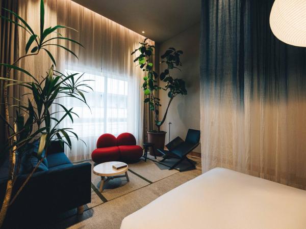 Hotel K5 : photo 10 de la chambre suite junior avec baignoire et mezzanine