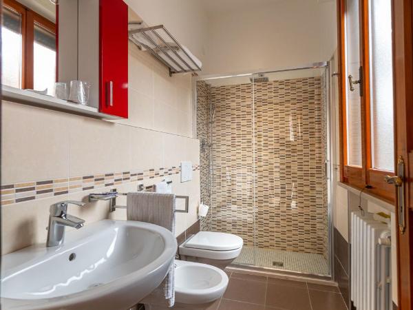 B&B Villa Montreux : photo 2 de la chambre chambre double avec salle de bains privative