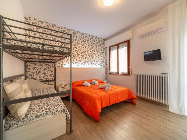 B&B Villa Montreux : photo 5 de la chambre chambre familiale avec salle de bains privative