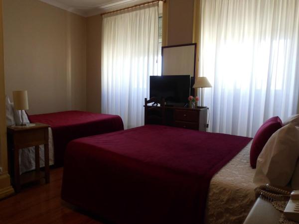 Hotel Larbelo : photo 2 de la chambre chambre familiale