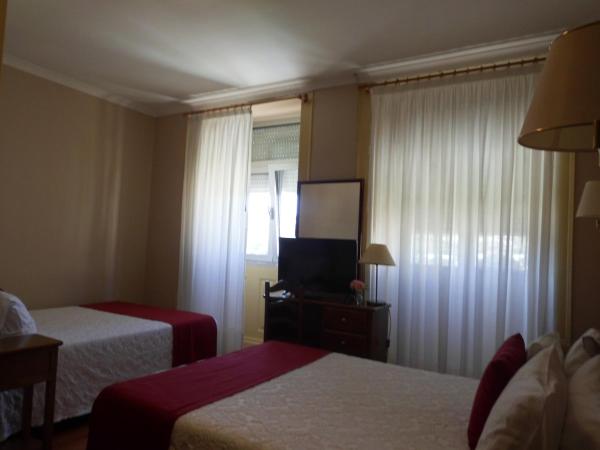 Hotel Larbelo : photo 3 de la chambre chambre familiale