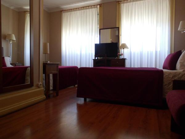Hotel Larbelo : photo 1 de la chambre chambre familiale