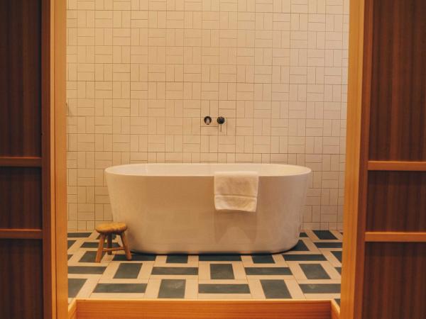 Hotel K5 : photo 2 de la chambre suite junior avec baignoire