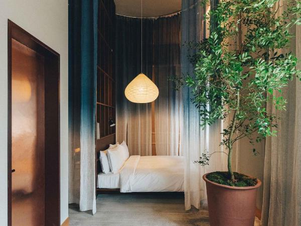 Hotel K5 : photo 9 de la chambre suite junior avec baignoire et mezzanine