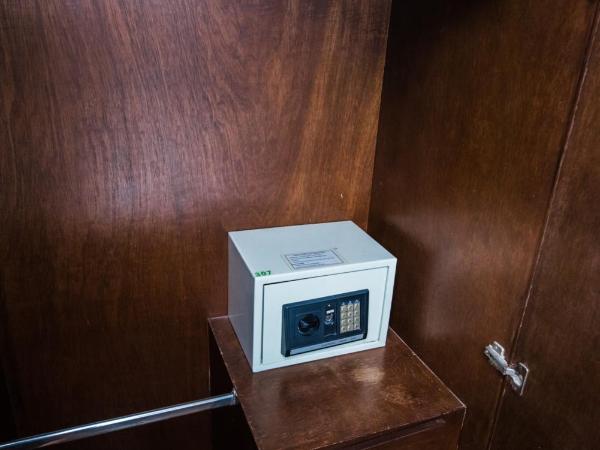 Arawana Express Chinatown : photo 1 de la chambre hébergement queen-size de luxe avec balcon