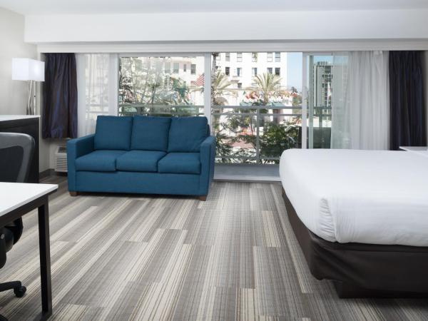 Holiday Inn Express - Downtown San Diego, an IHG Hotel : photo 1 de la chambre suite lit king-size – non-fumeurs
