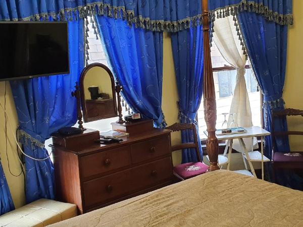 A Night to Remember B & B : photo 1 de la chambre chambre lit queen-size avec baignoire spa