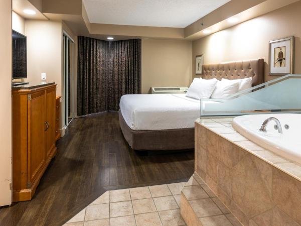 Royal Hotel West Edmonton, Trademark Collection by Wyndham : photo 8 de la chambre suite de luxe 1 chambre avec lit king-size - non-fumeurs