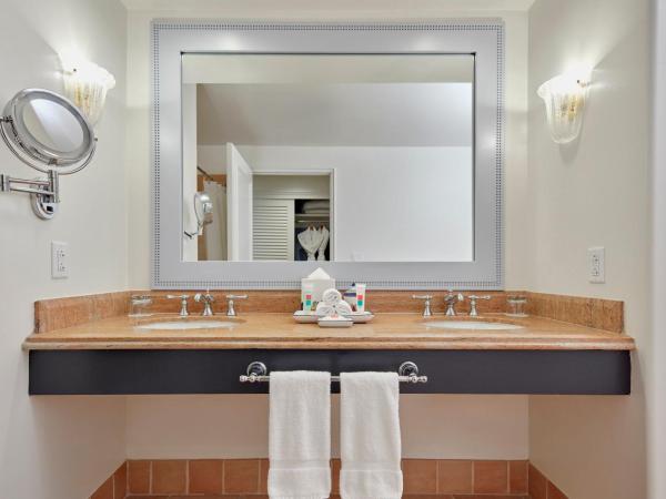 Universal's Loews Portofino Bay Hotel : photo 3 de la chambre chambre avec 2 lits queen-size - vue sur jardin (coupe file universal express unlimited gratuit inclus)
